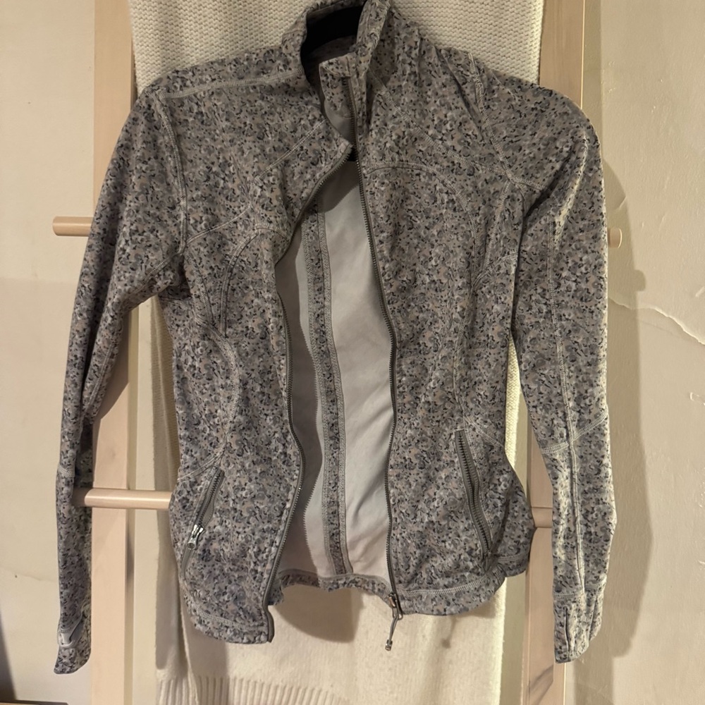 Lululemon Forme Jacket in Petite Fleur Silver Spoon